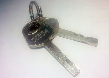 Изготовление ключей - Гравировка в Екатеринбурге на кольцах, металле, стекле, камне, на заказ, лазерная гравировка